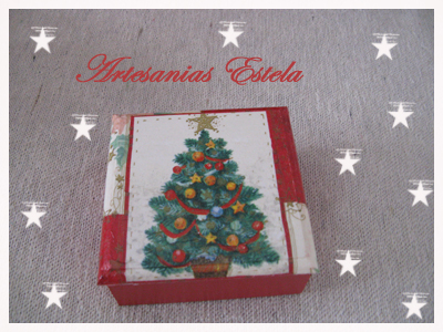 Cajas de madera para bombones decoradas con motivos navideños