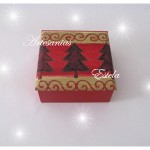 Cajas de madera para bombones decoradas con motivos navideños