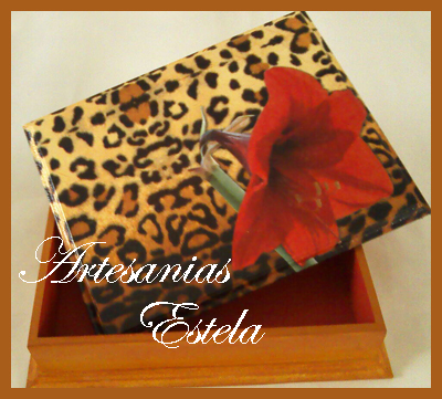 Cajas artesanales de madera decoradas oara bombones y/o caramelos