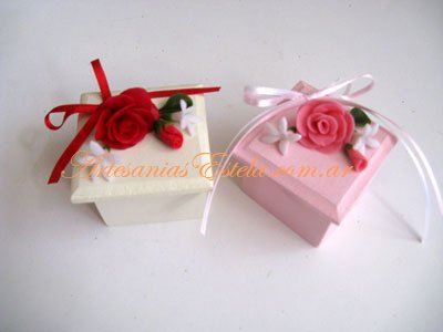 Cajas Artesanales Para Bombones Decoradas con Flores de Porcelana