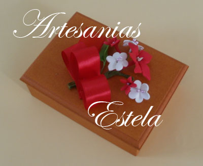 Cajas de madera decoradas con flores de porcelana