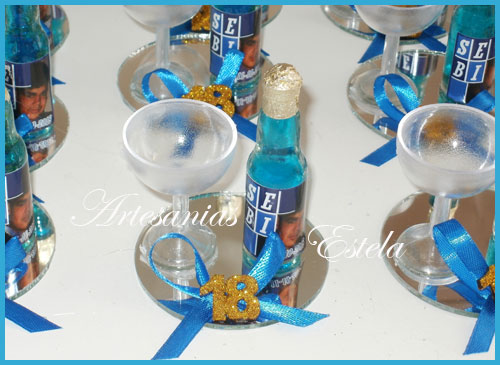 Souvenirs Botellitas De Vino Frizze Personalizadas