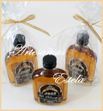 Souvenirs Para Cumpleaños De 50 Años con Botellitas De Whisky Personalizadas