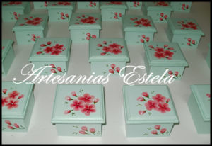 Souvenirs Cajitas con Flores Pintadas