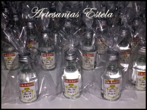 Souvenirs-Botellitas-Vodka-Personalizadas